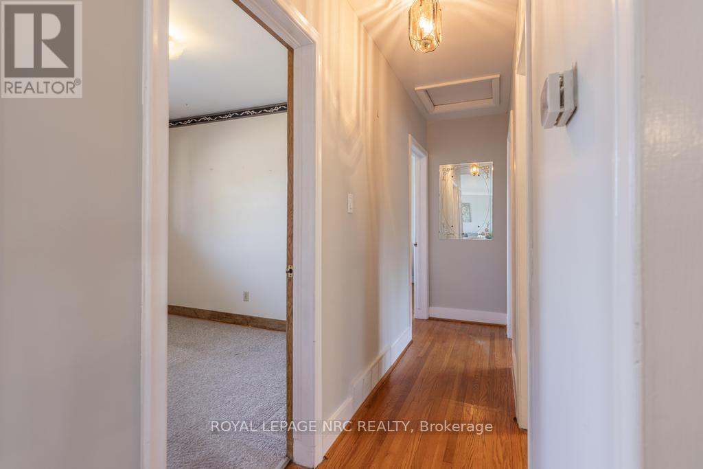10 Ridgeview Avenue, St. Catharines, Ontario  L2M 6B3 - Photo 12 - X12415128