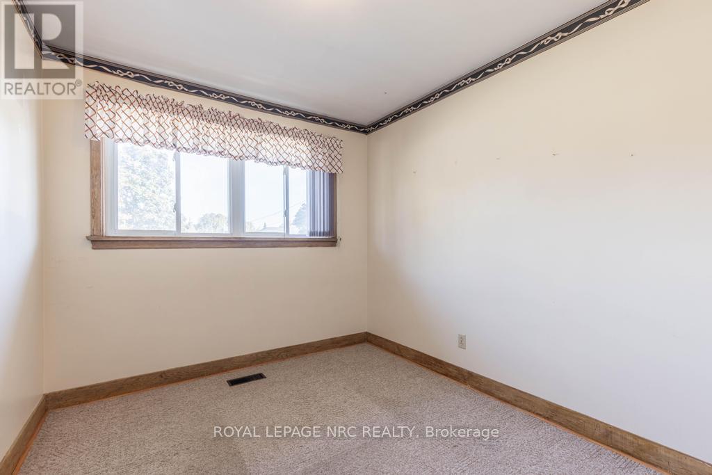 10 Ridgeview Avenue, St. Catharines, Ontario  L2M 6B3 - Photo 13 - X12415128