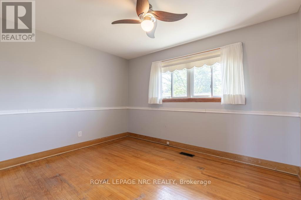 10 Ridgeview Avenue, St. Catharines, Ontario  L2M 6B3 - Photo 16 - X12415128