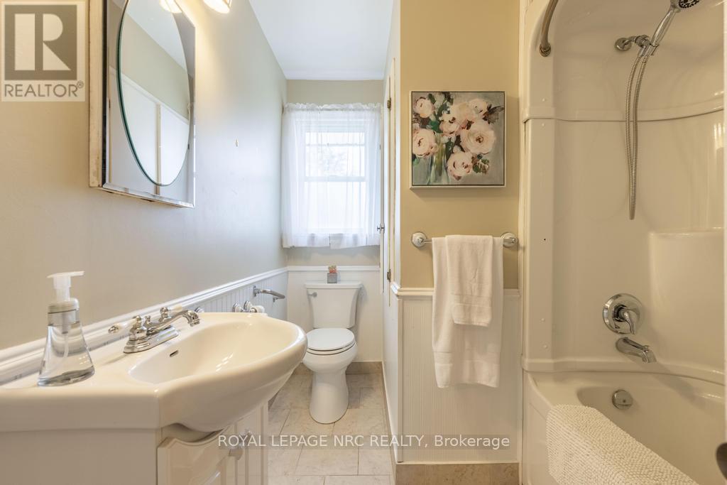 10 Ridgeview Avenue, St. Catharines, Ontario  L2M 6B3 - Photo 18 - X12415128