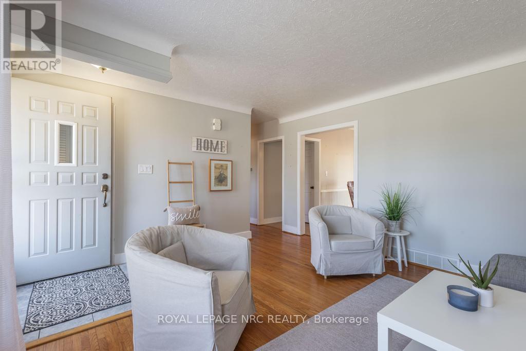 10 Ridgeview Avenue, St. Catharines, Ontario  L2M 6B3 - Photo 6 - X12415128