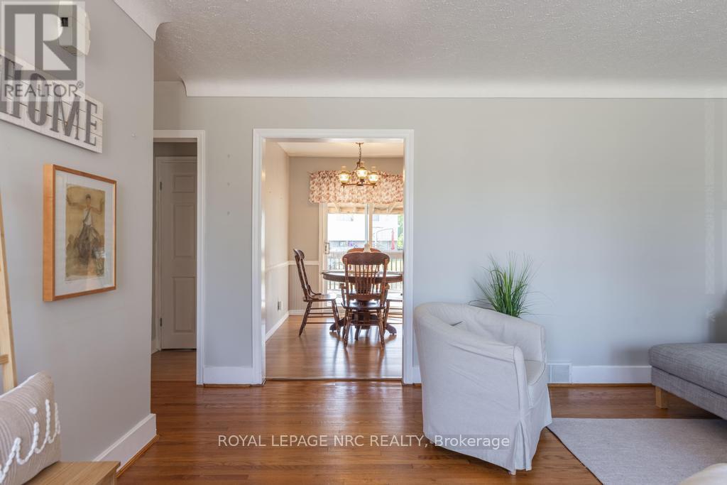 10 Ridgeview Avenue, St. Catharines, Ontario  L2M 6B3 - Photo 7 - X12415128