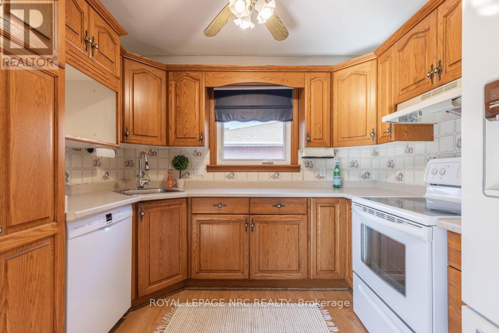10 Ridgeview Avenue, St. Catharines, Ontario  L2M 6B3 - Photo 9 - X12415128
