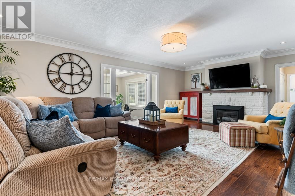 196 Dundas Street E, Hamilton, Ontario  L0R 2H0 - Photo 14 - X12415136