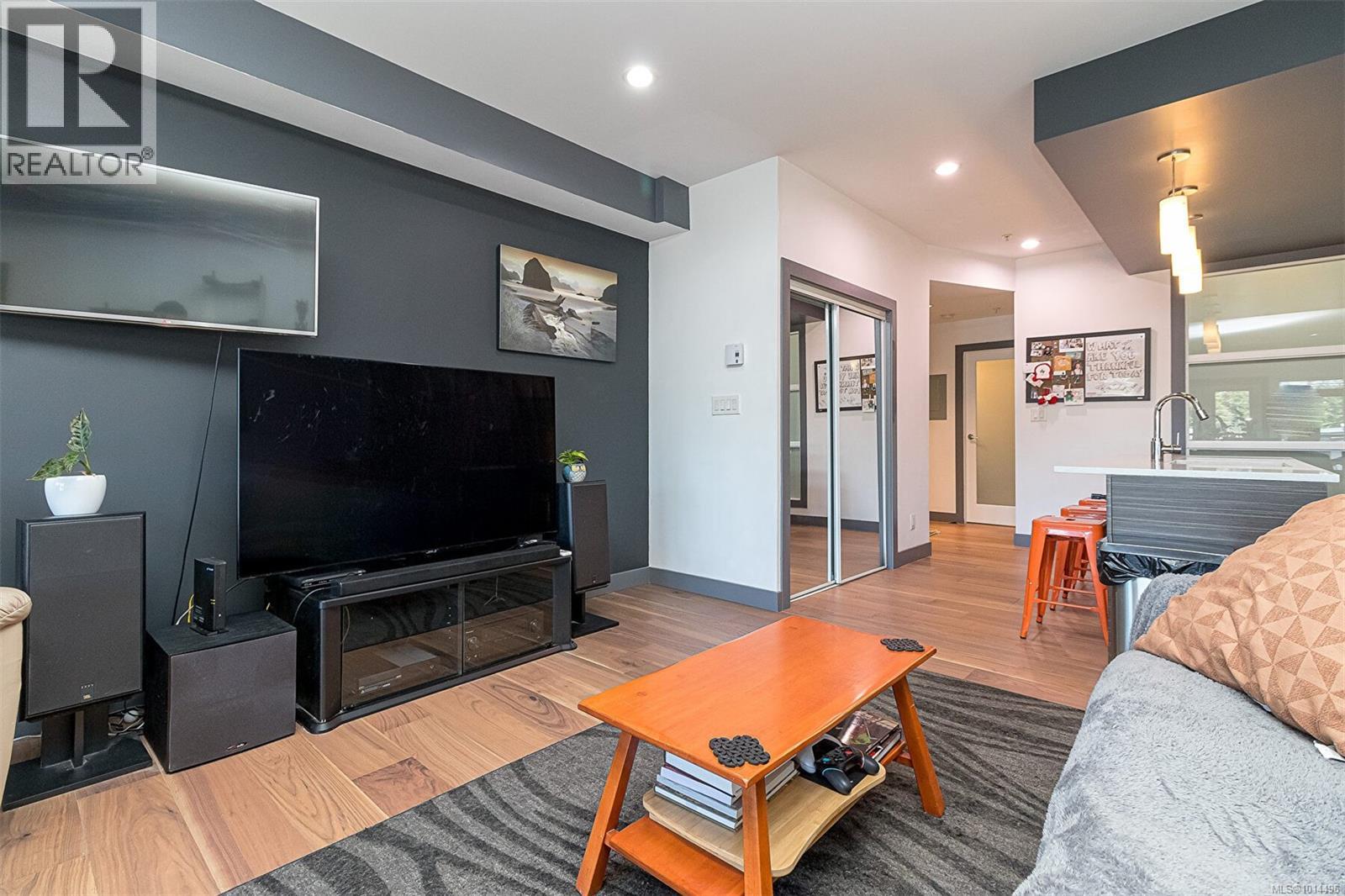 201 1008 Tillicum Rd, Esquimalt, British Columbia V9A 1Z8 - Photo 6 - 1014496