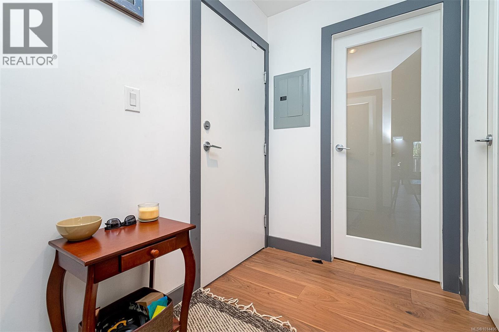 201 1008 Tillicum Rd, Esquimalt, British Columbia V9A 1Z8 - Photo 4 - 1014496