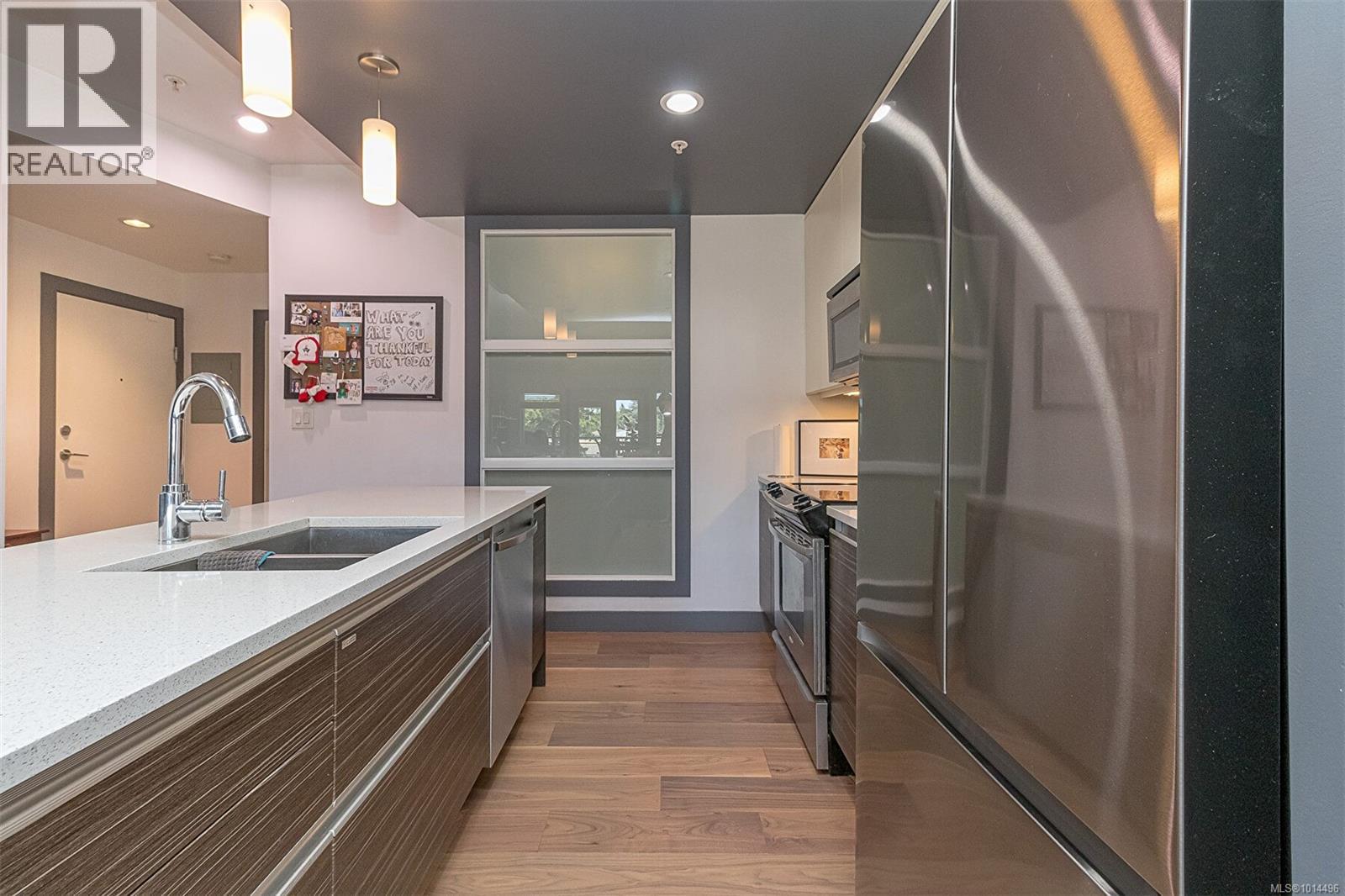 201 1008 Tillicum Rd, Esquimalt, British Columbia V9A 1Z8 - Photo 12 - 1014496