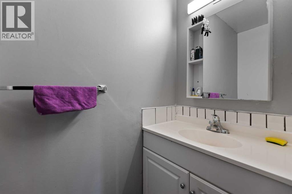 143 Falton Drive Ne, Calgary, Alberta  T3J 1W7 - Photo 6 - A2242592