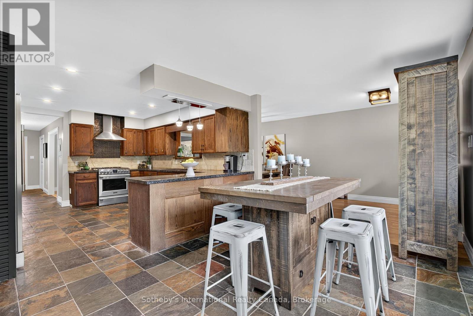 79 Caroline Street W, Clearview (Creemore), Ontario  L0M 1G0 - Photo 11 - S12415345