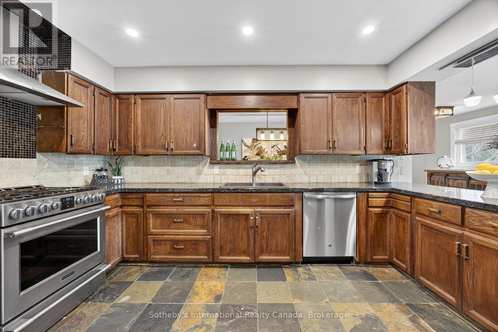 79 Caroline Street W, Clearview (Creemore), Ontario  L0M 1G0 - Photo 6 - S12415345