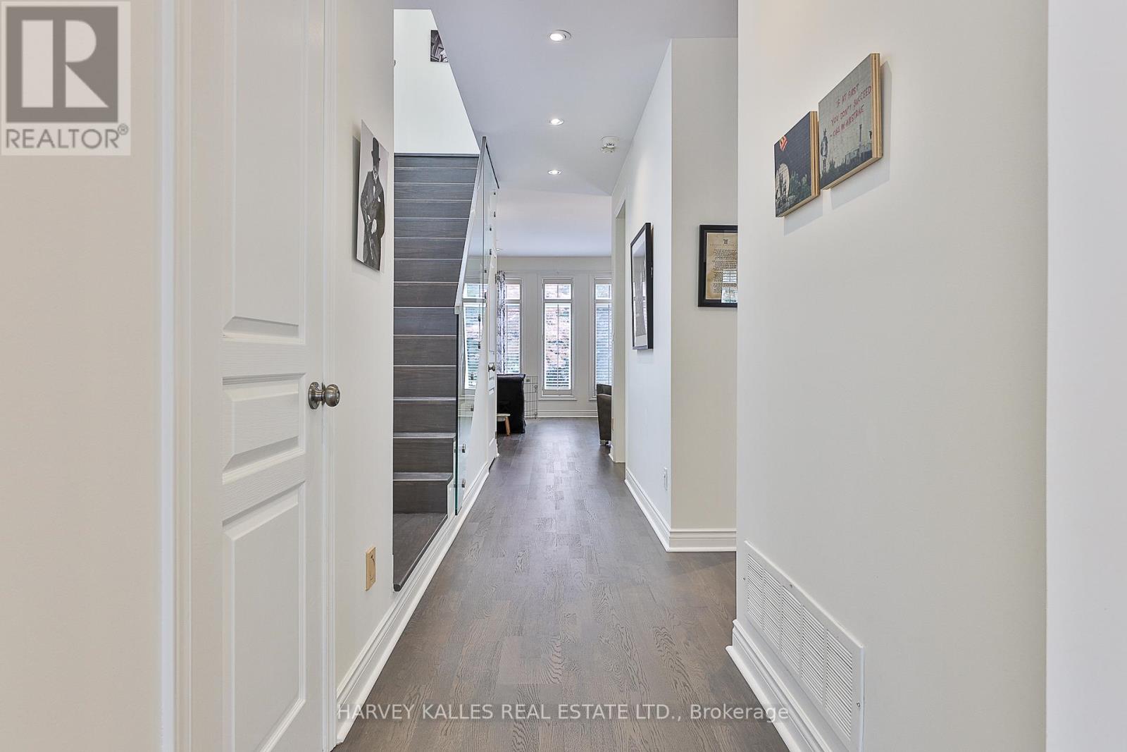 8 Weetwood Street, Toronto, Ontario  M5M 4C8 - Photo 10 - C12415216
