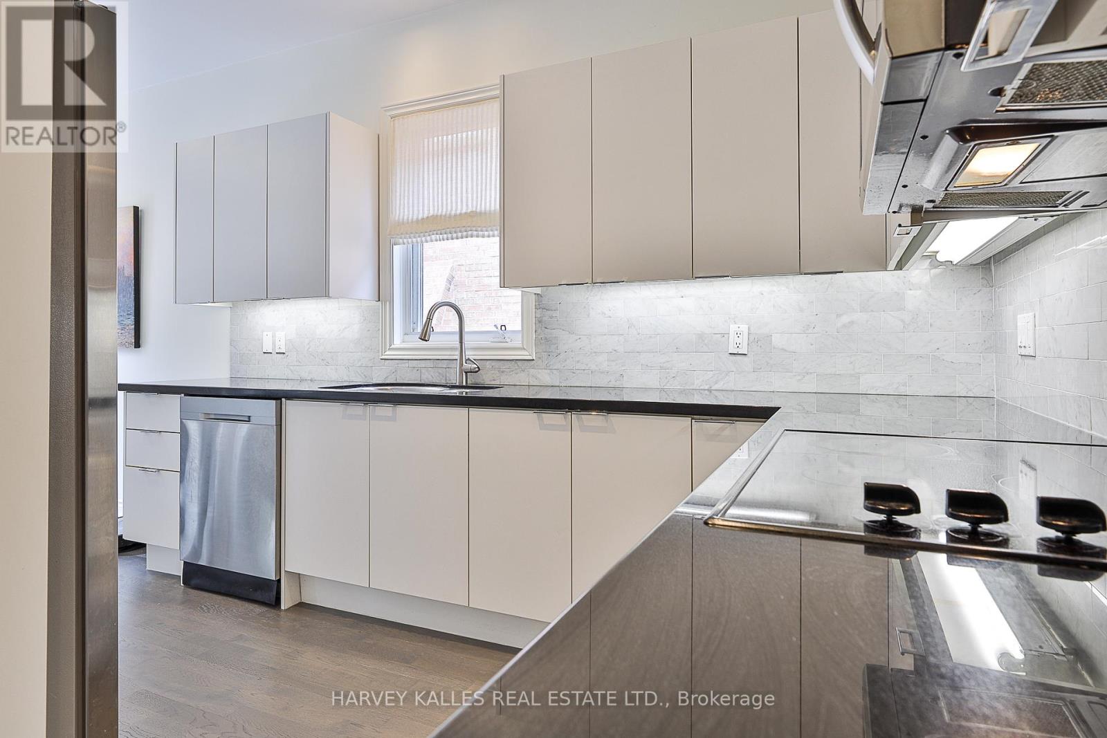 8 Weetwood Street, Toronto, Ontario  M5M 4C8 - Photo 12 - C12415216