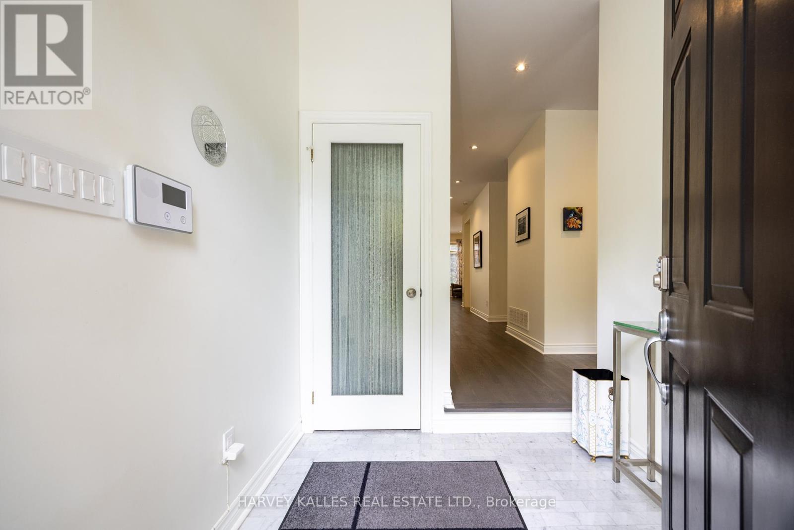 8 Weetwood Street, Toronto, Ontario  M5M 4C8 - Photo 2 - C12415216