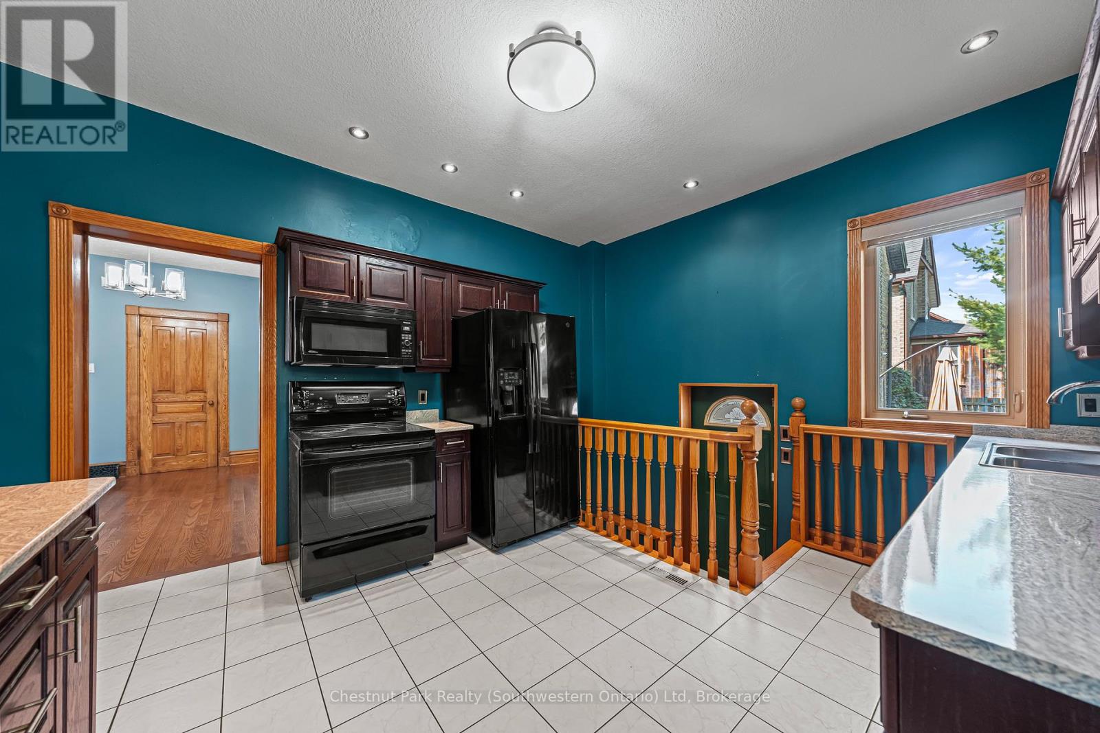 6 Theresa Street, Kitchener, Ontario  N2G 1M1 - Photo 13 - X12415278
