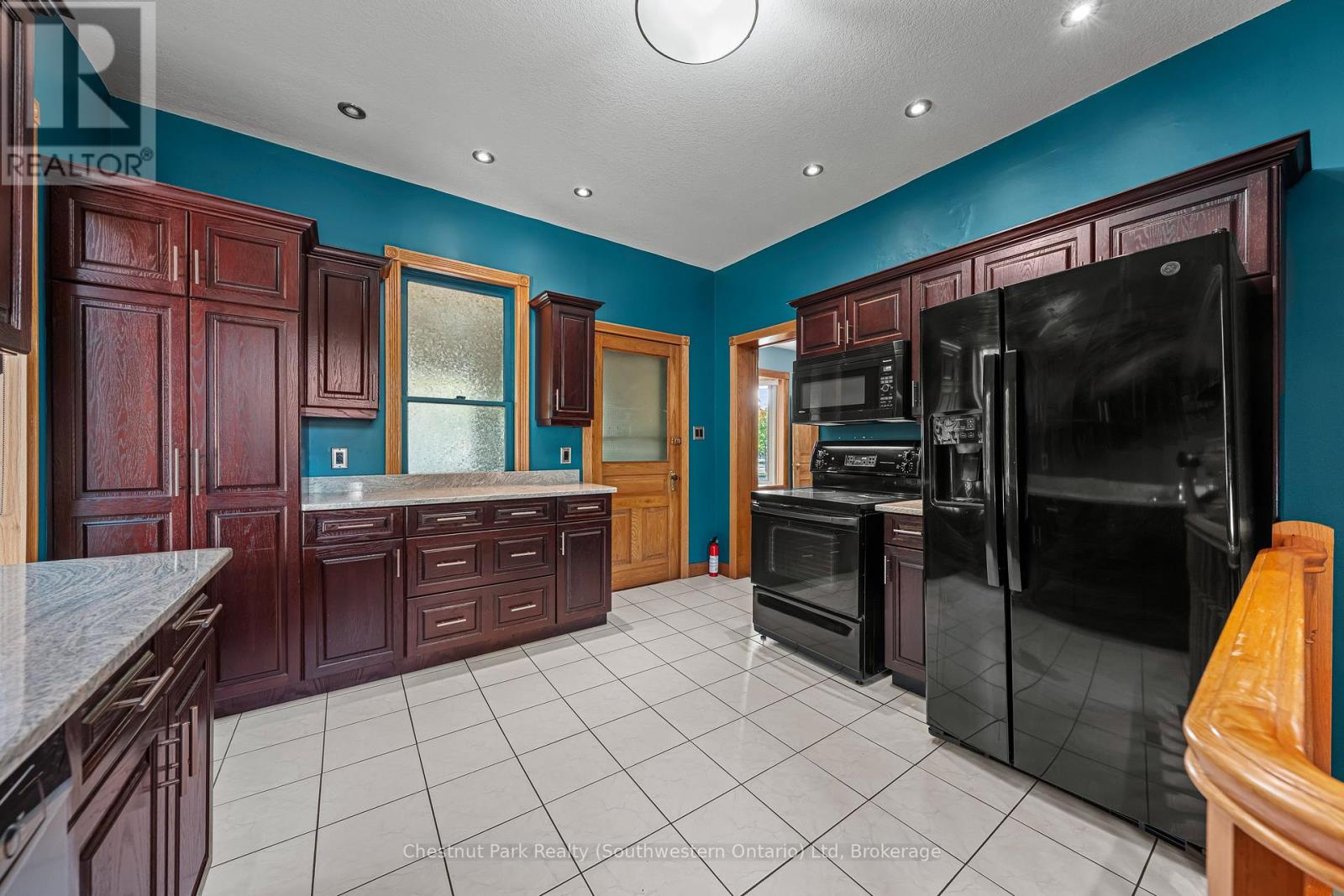 6 Theresa Street, Kitchener, Ontario  N2G 1M1 - Photo 14 - X12415278