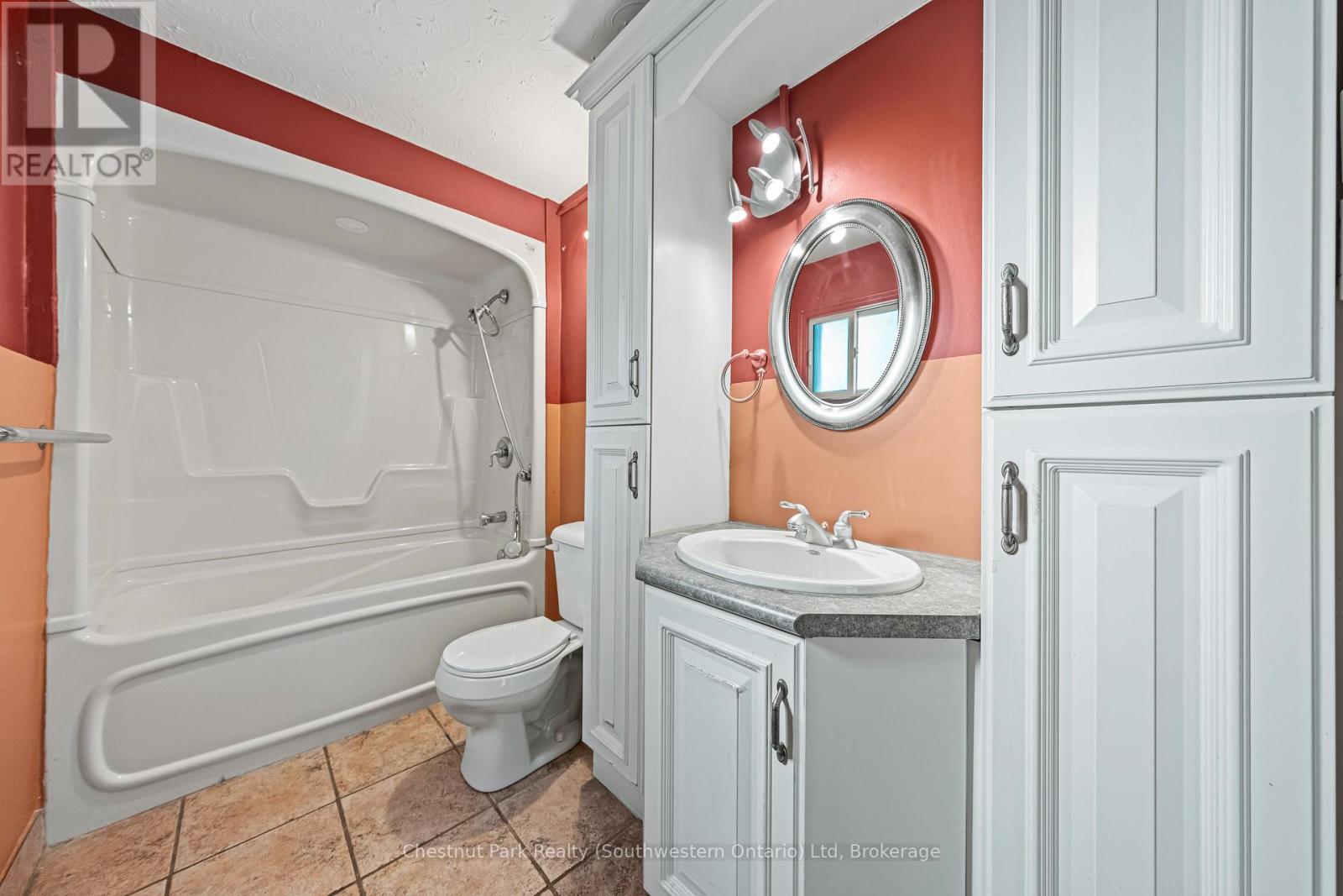 6 Theresa Street, Kitchener, Ontario  N2G 1M1 - Photo 15 - X12415278