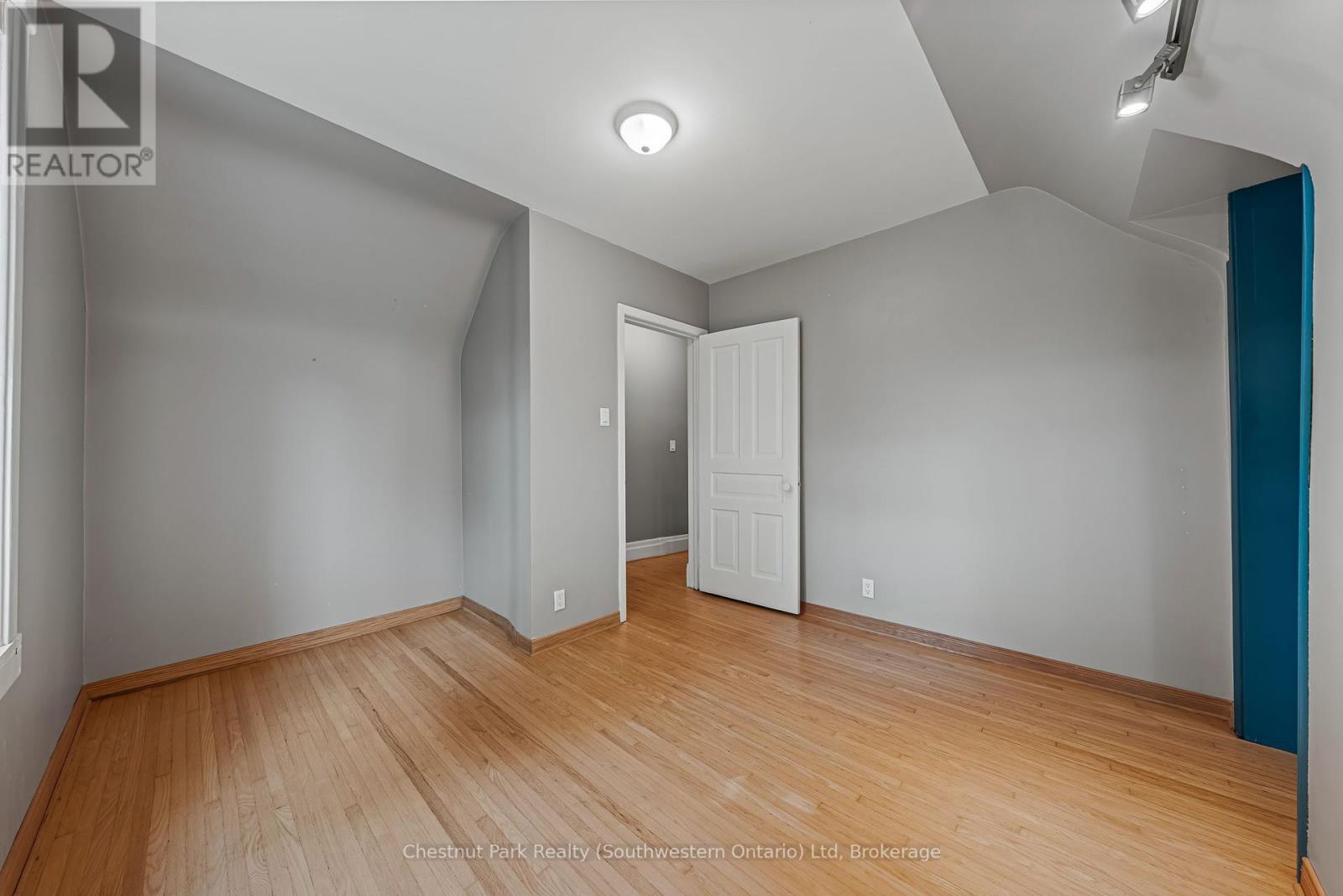 6 Theresa Street, Kitchener, Ontario  N2G 1M1 - Photo 19 - X12415278