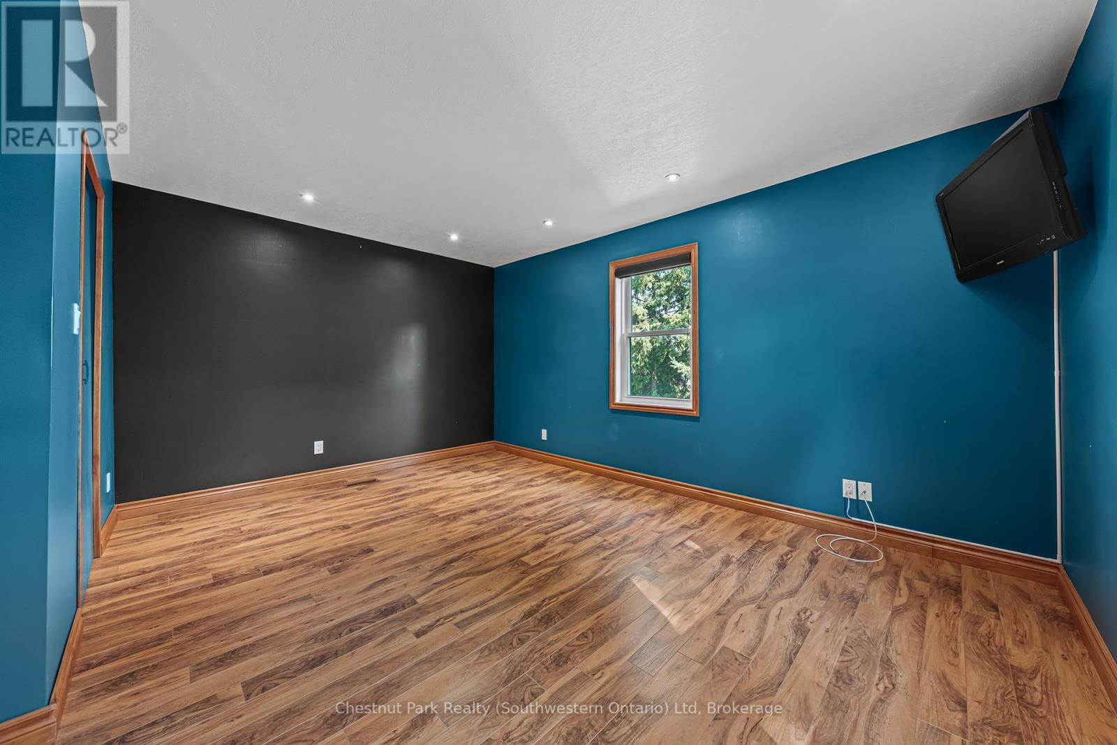 6 Theresa Street, Kitchener, Ontario  N2G 1M1 - Photo 20 - X12415278