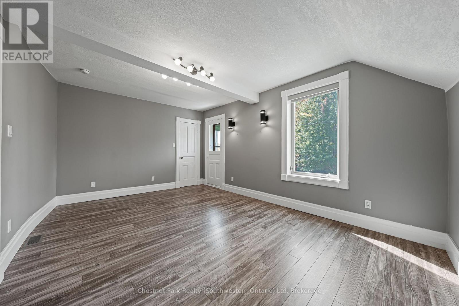 6 Theresa Street, Kitchener, Ontario  N2G 1M1 - Photo 22 - X12415278