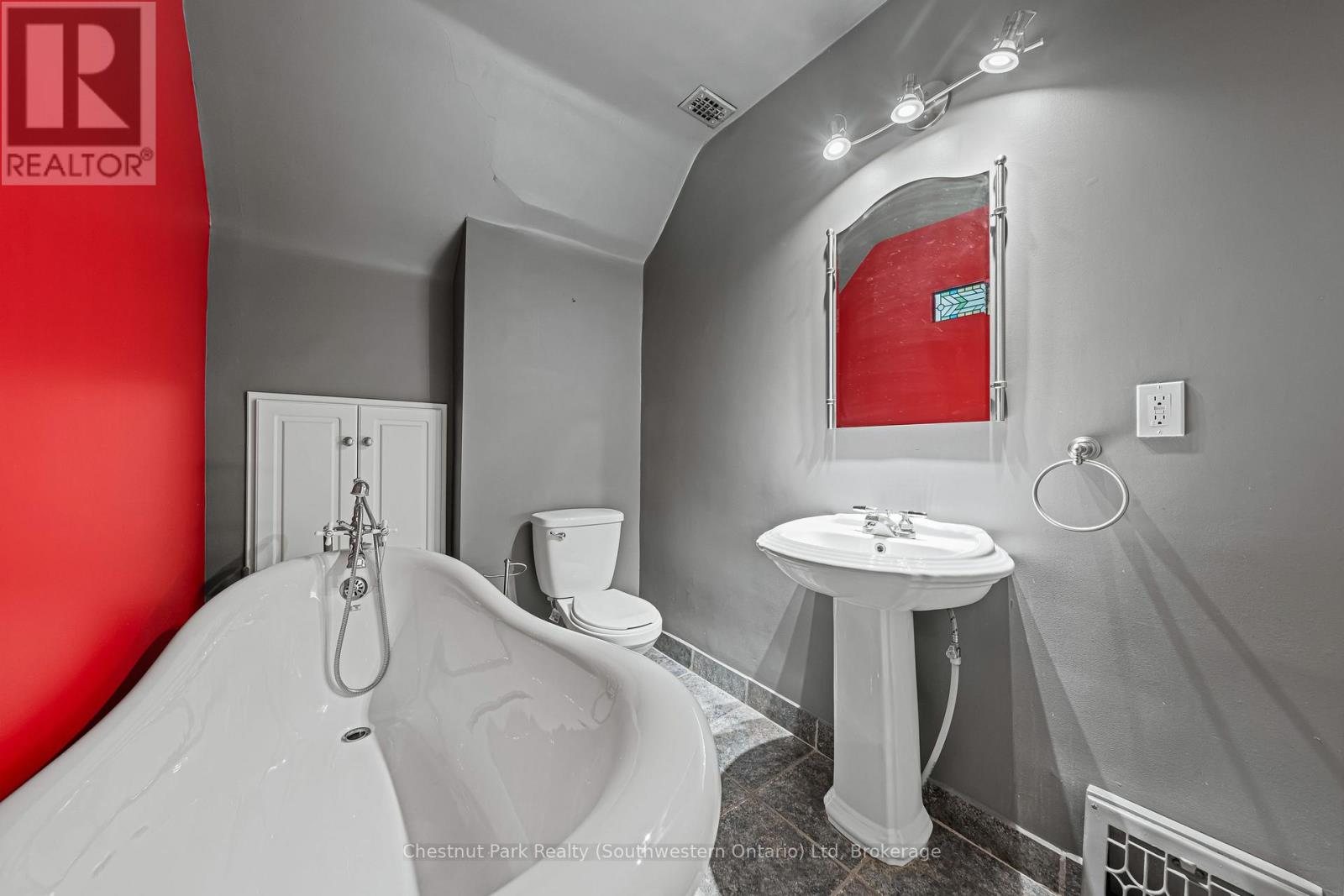 6 Theresa Street, Kitchener, Ontario  N2G 1M1 - Photo 27 - X12415278