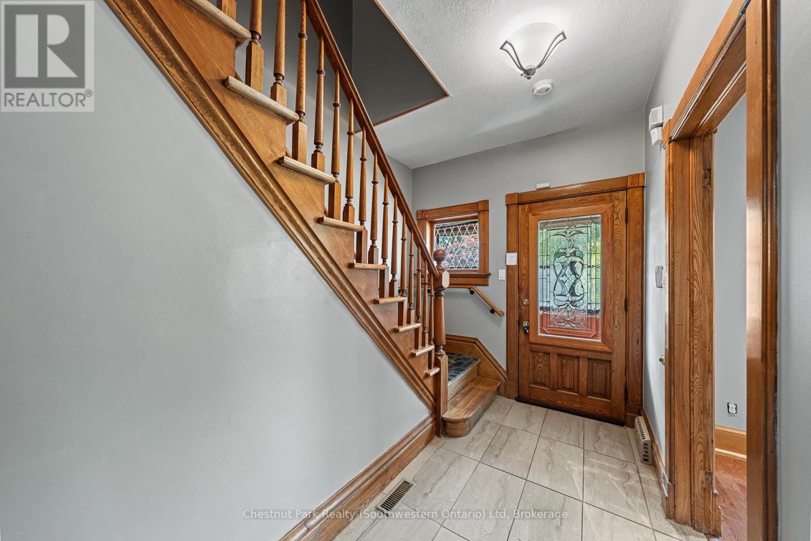 6 Theresa Street, Kitchener, Ontario  N2G 1M1 - Photo 3 - X12415278