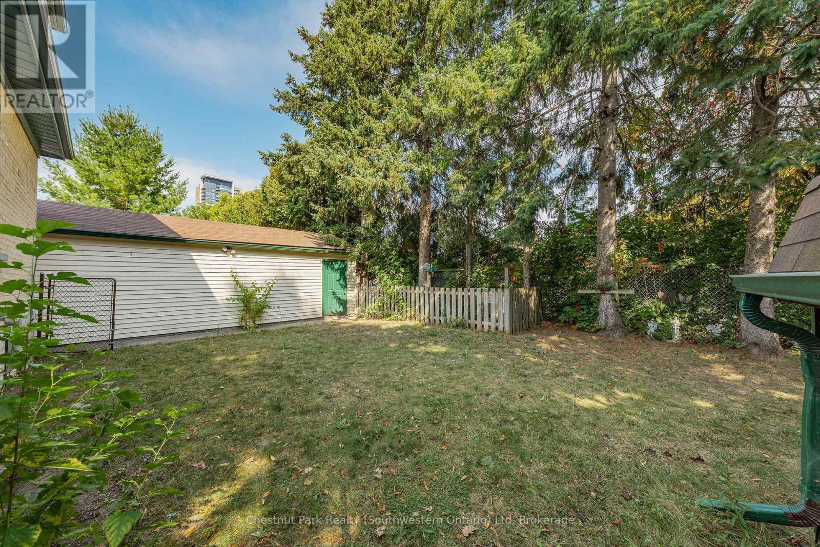 6 Theresa Street, Kitchener, Ontario  N2G 1M1 - Photo 32 - X12415278