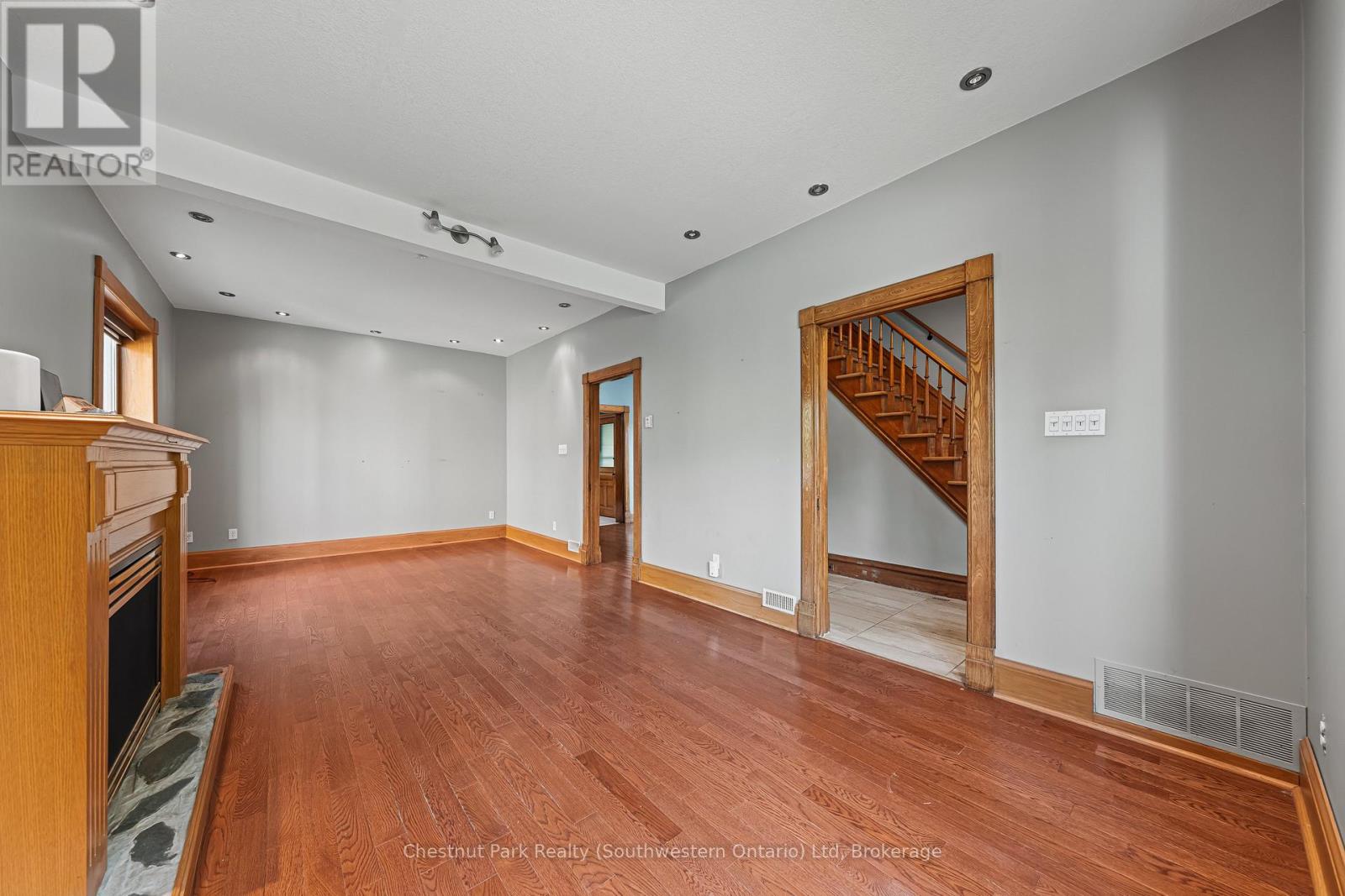 6 Theresa Street, Kitchener, Ontario  N2G 1M1 - Photo 6 - X12415278