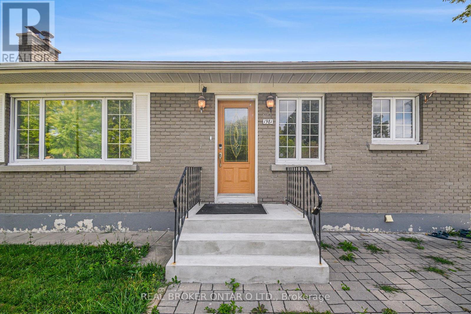 1981 Haig Drive, Ottawa, Ontario  K1G 2J9 - Photo 3 - X12415269