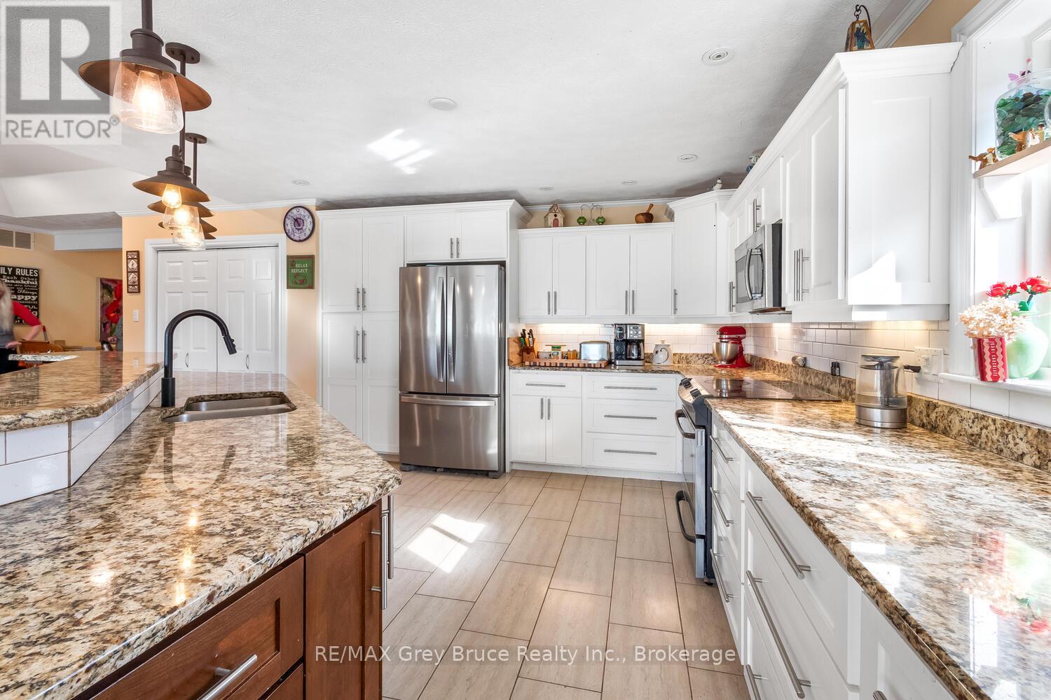 958 Highland Street, Saugeen Shores, Ontario  N0H 2C2 - Photo 14 - X12415358
