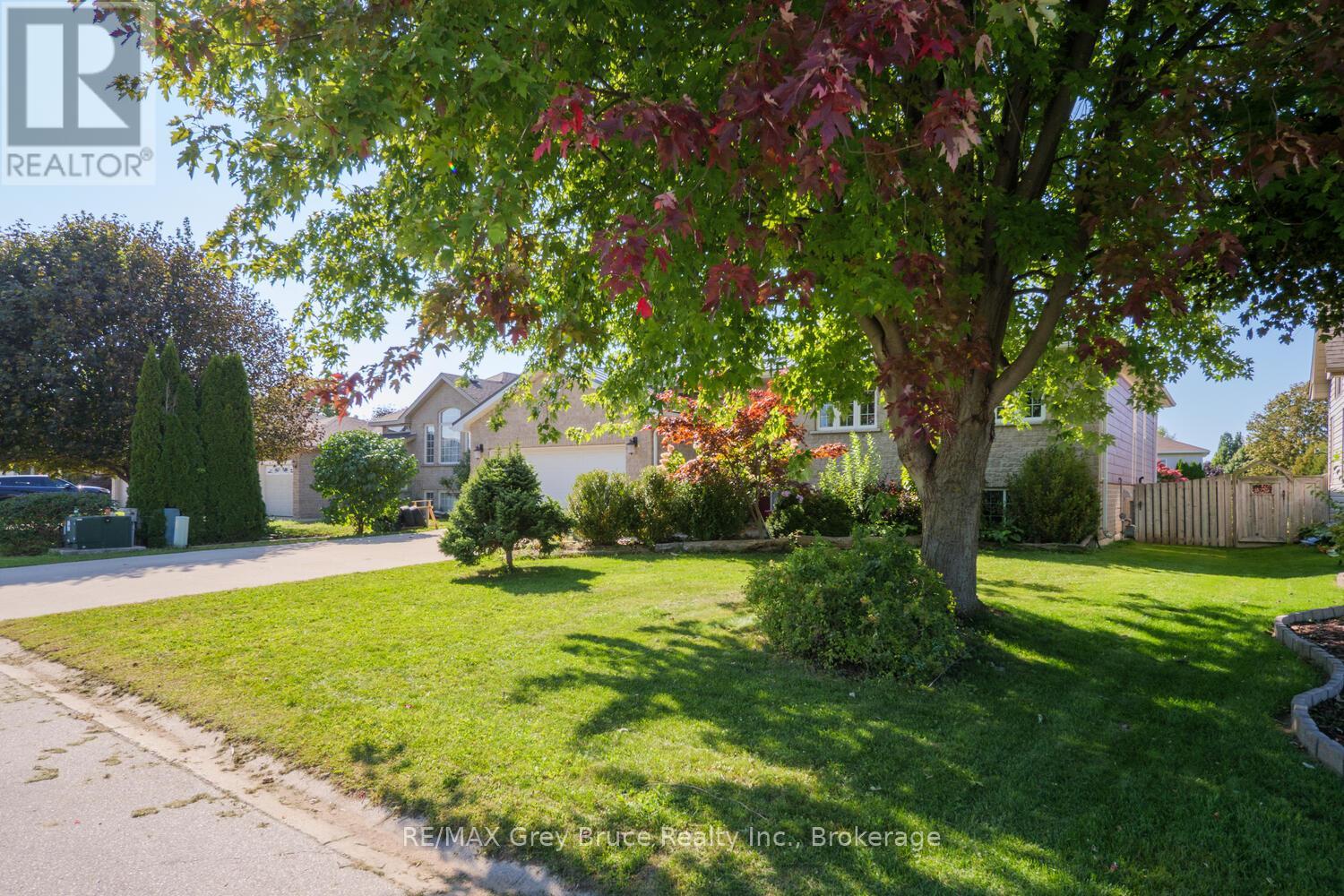958 Highland Street, Saugeen Shores, Ontario  N0H 2C2 - Photo 6 - X12415358