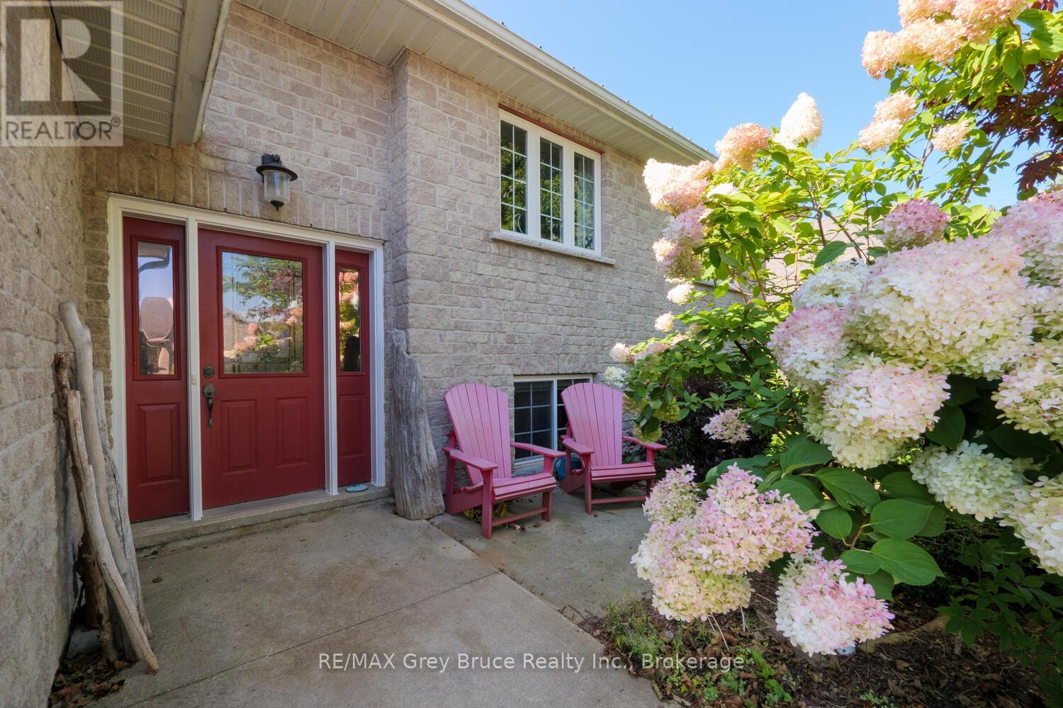 958 Highland Street, Saugeen Shores, Ontario  N0H 2C2 - Photo 7 - X12415358