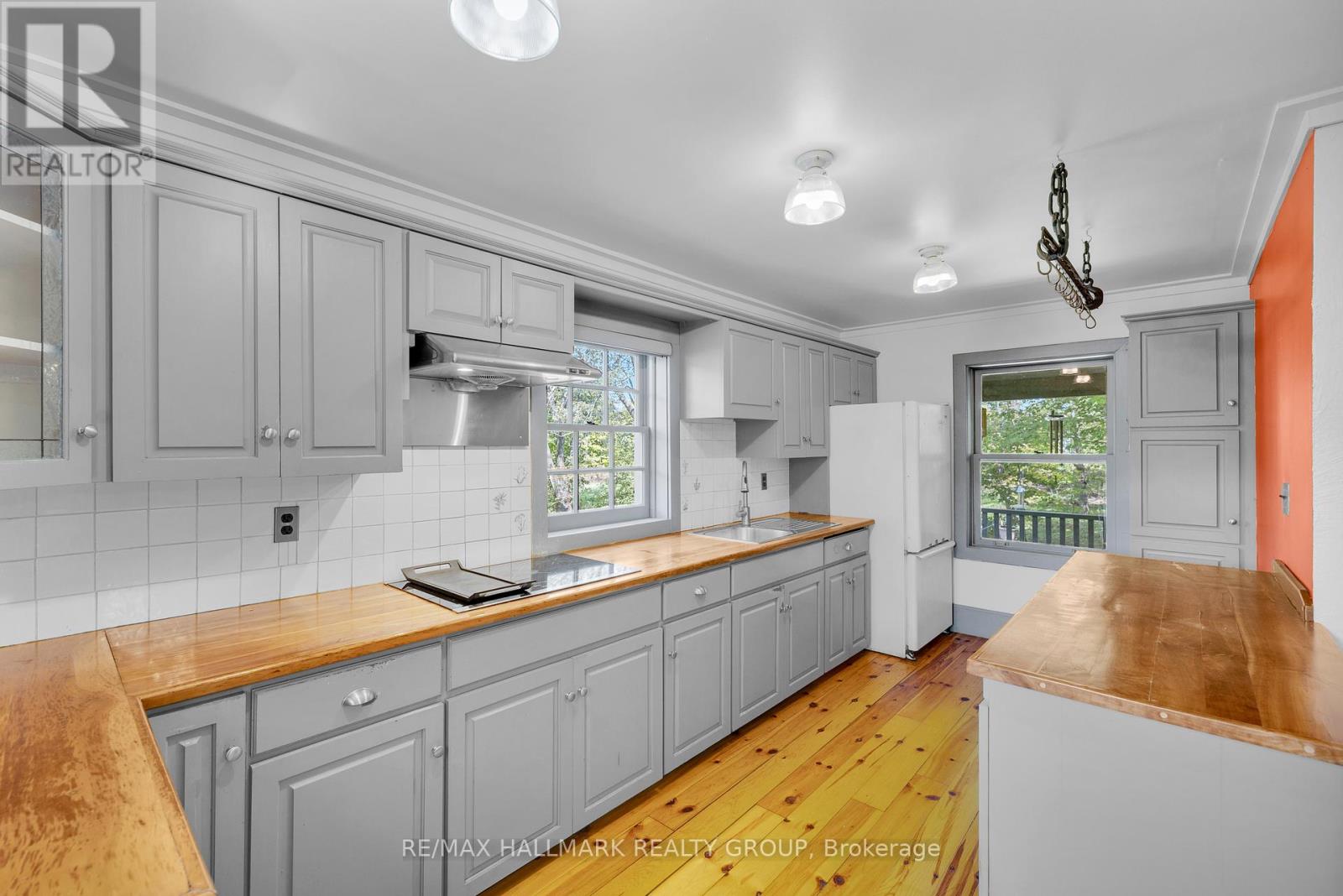 30 Ballycanoe Road, Front Of Yonge, Ontario  K0E 1R0 - Photo 19 - X12415312