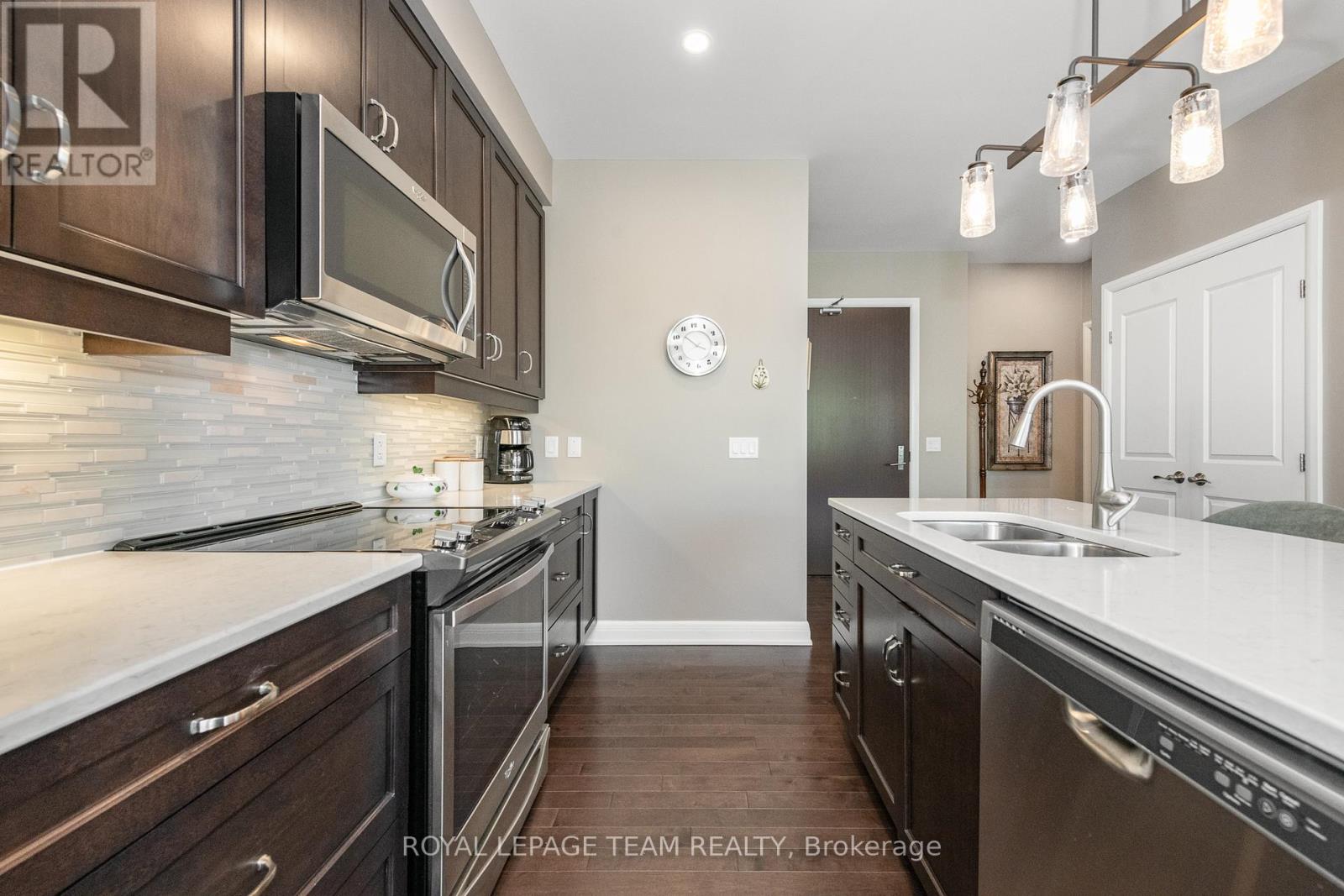 302 - 190 Boundstone Way, Ottawa, Ontario  K2T 0M9 - Photo 12 - X12415336