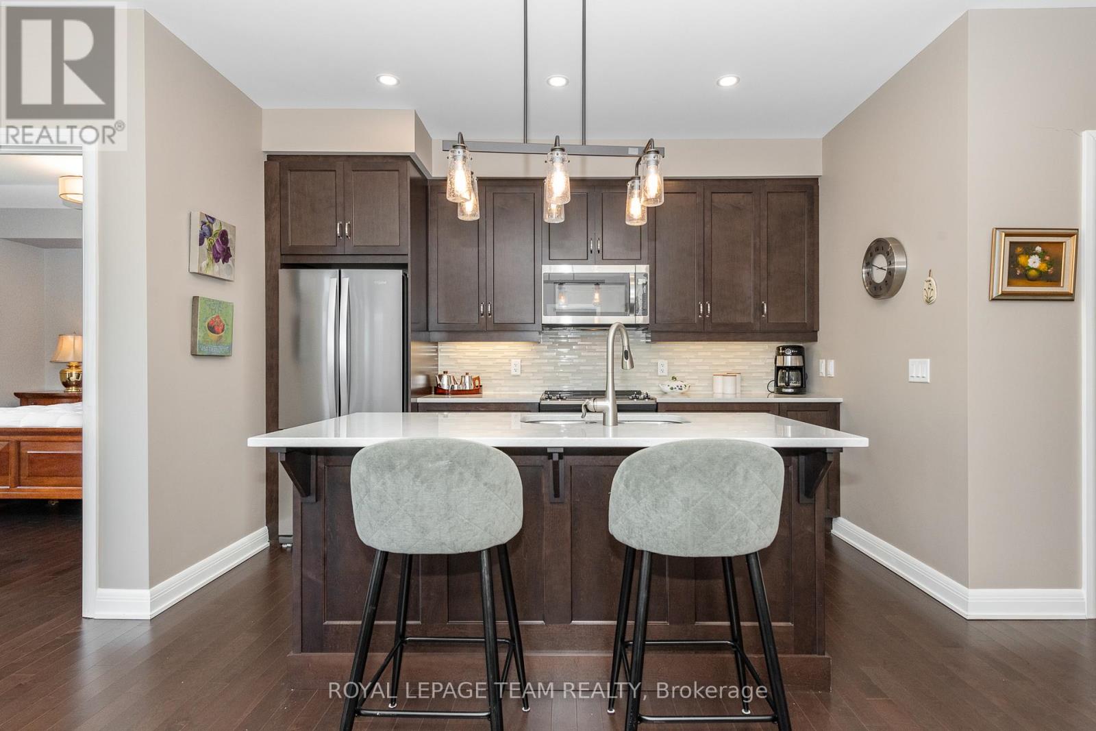302 - 190 Boundstone Way, Ottawa, Ontario  K2T 0M9 - Photo 9 - X12415336