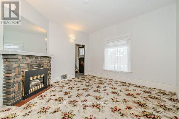 73 Terrace Hill Street, Brantford, Ontario  N3R 1G2 - Photo 7 - X12415404