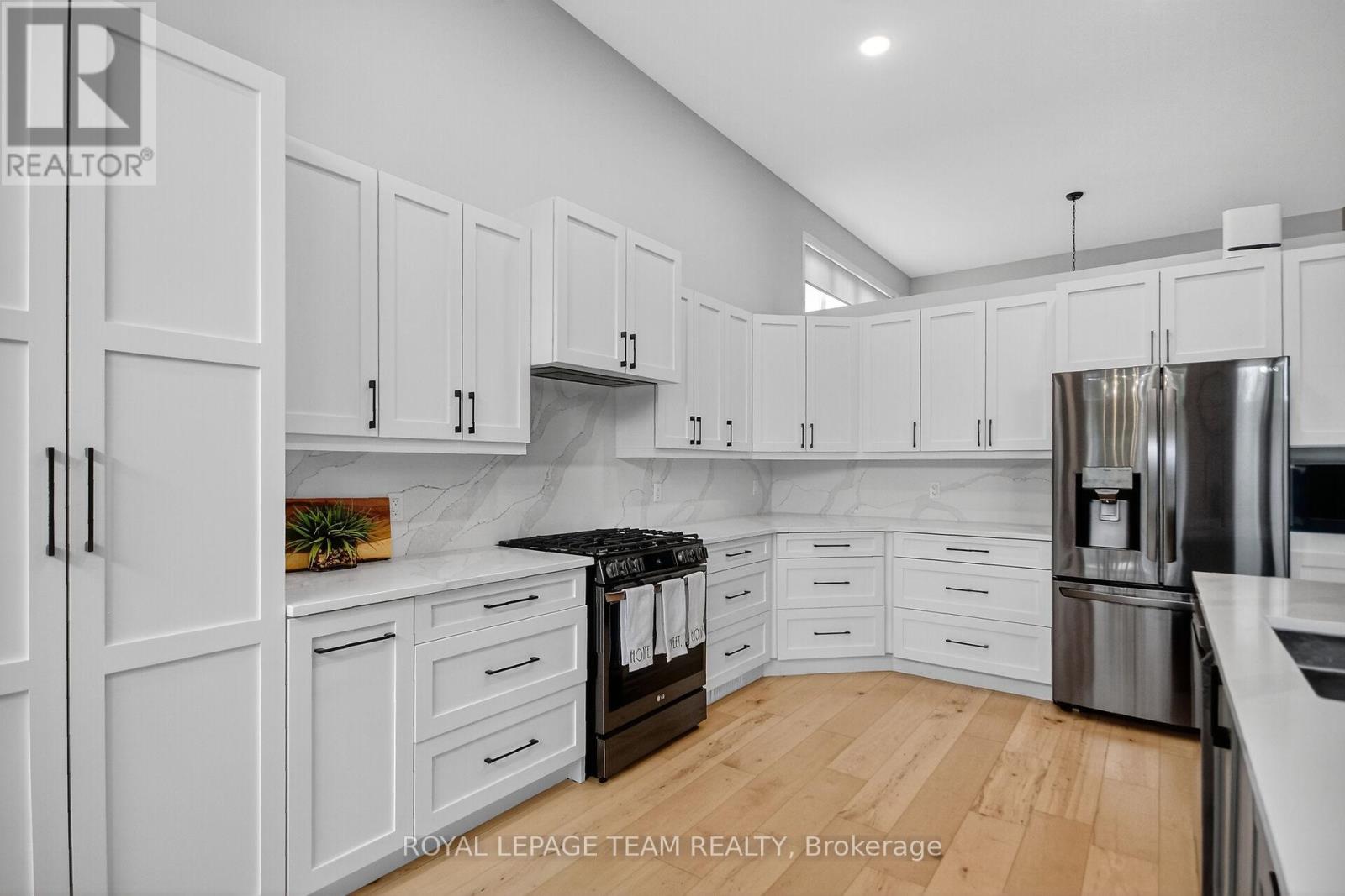 128 Chenoa Way, Ottawa, Ontario  K2J 0M2 - Photo 15 - X12415387