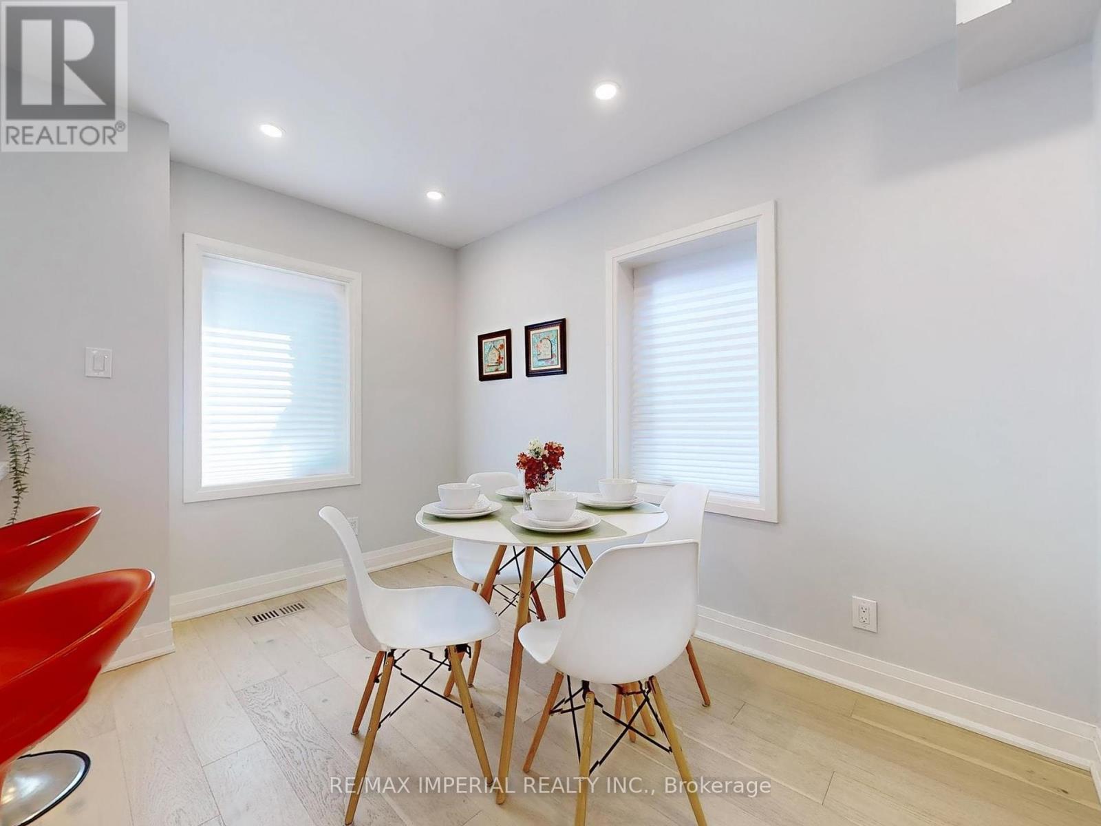 9 Lesmount Avenue, Toronto, Ontario  M4J 3V5 - Photo 11 - E12415173