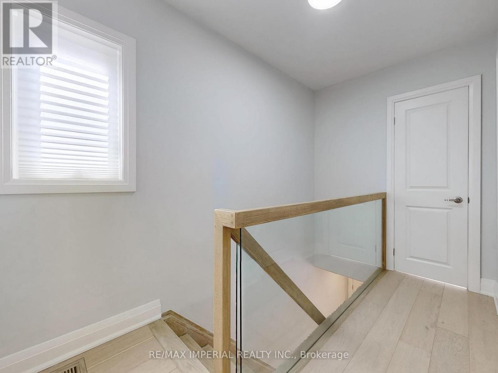 9 Lesmount Avenue, Toronto, Ontario  M4J 3V5 - Photo 17 - E12415173