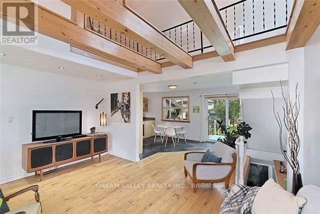 107 COMMONWEALTH AVENUE, Toronto, Ontario