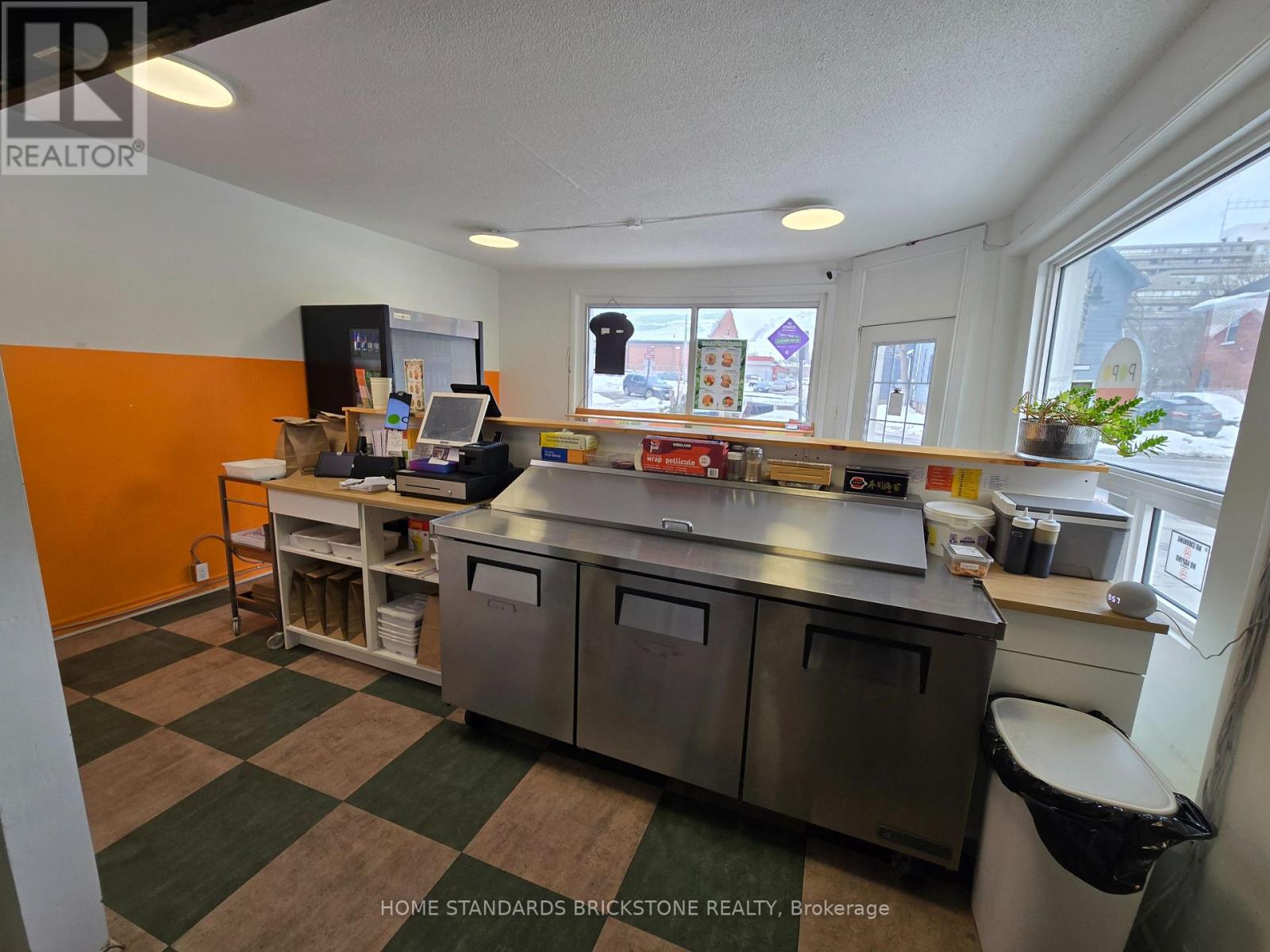31 Bond Street E, Oshawa, Ontario  L1G 1A8 - Photo 1 - E12415236