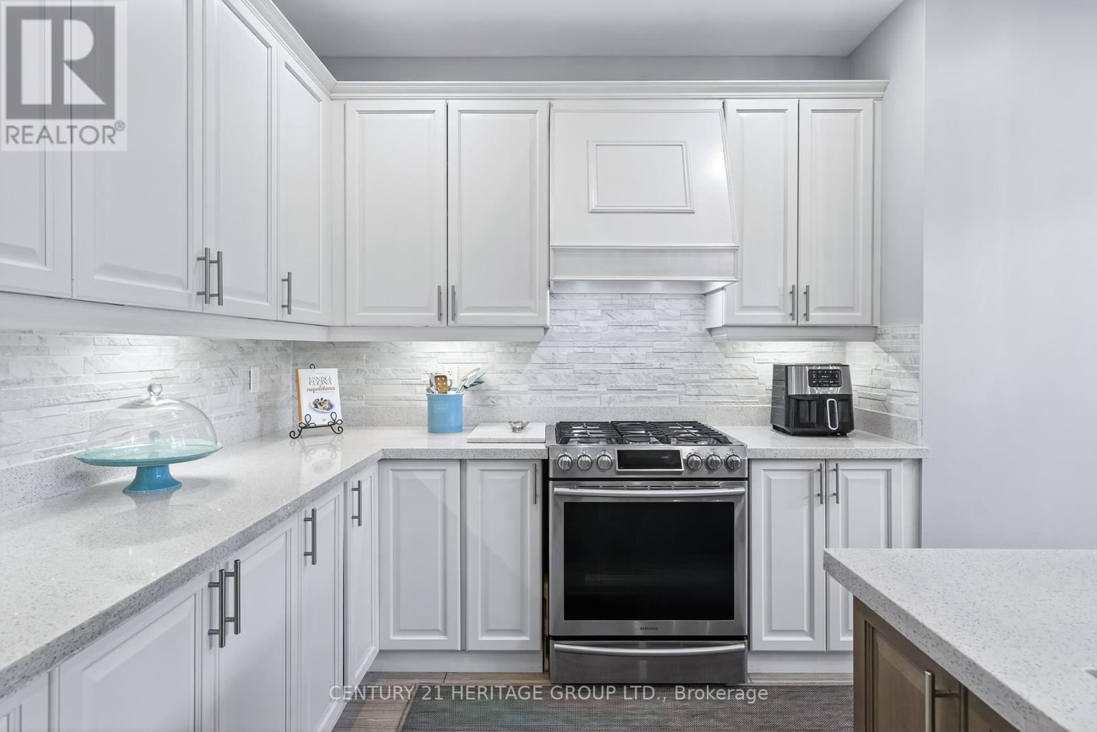 90 Gibson Circle, Bradford West Gwillimbury, Ontario  L3Z 0W9 - Photo 12 - N12404662
