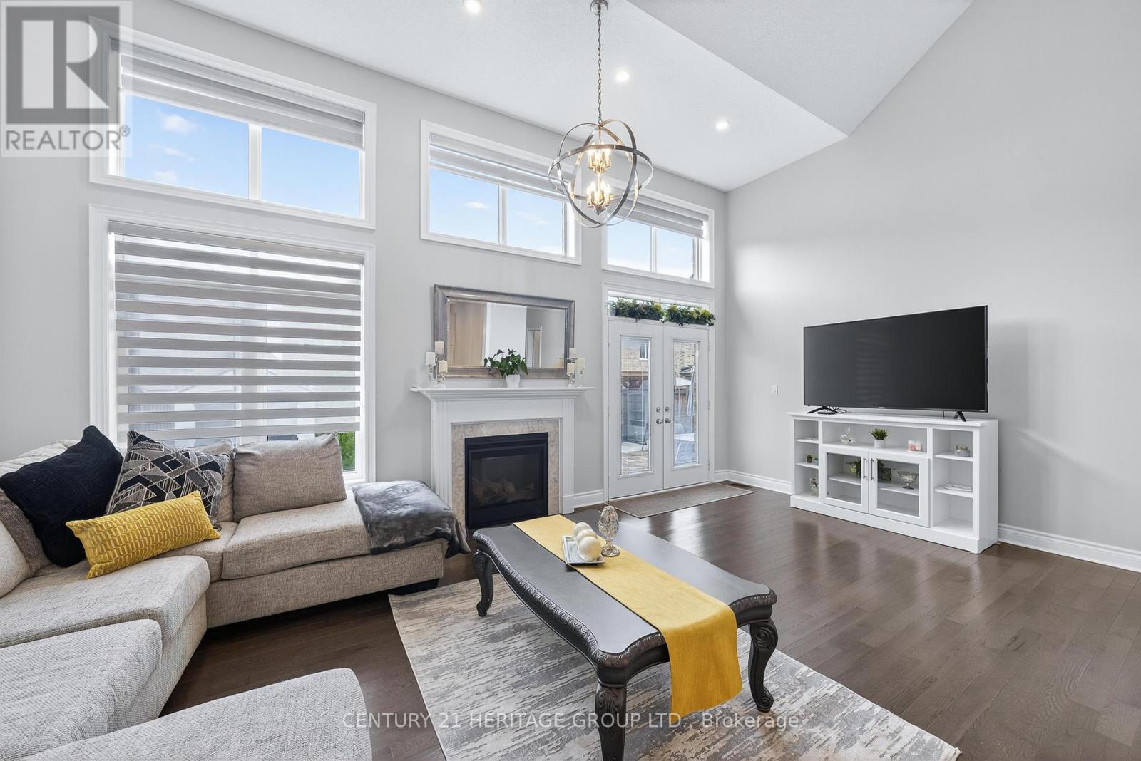 90 Gibson Circle, Bradford West Gwillimbury, Ontario  L3Z 0W9 - Photo 7 - N12404662