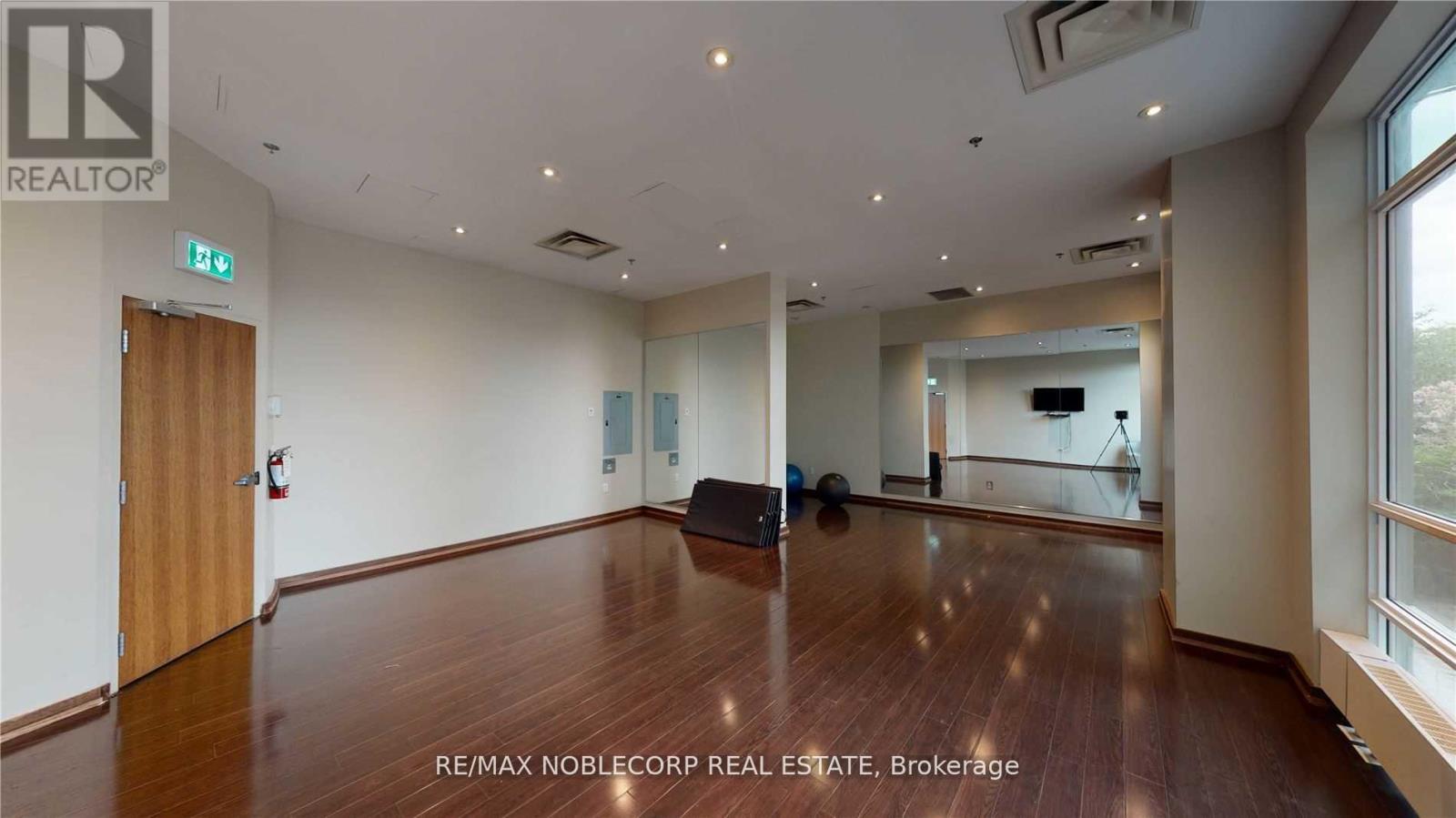 212 - 215 Queen Street, Brampton, Ontario  L6W 0A9 - Photo 16 - W12414502