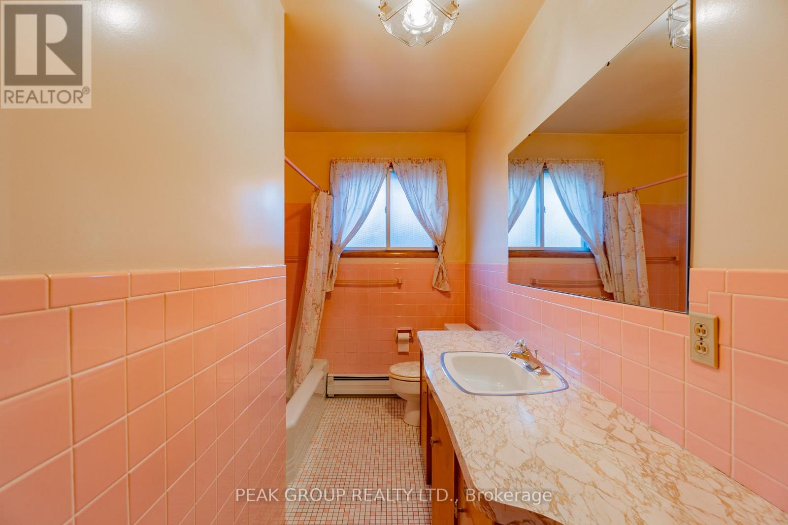 Upper - 248 Bertie Street, Fort Erie, Ontario  L2A 1Z6 - Photo 12 - X12415324
