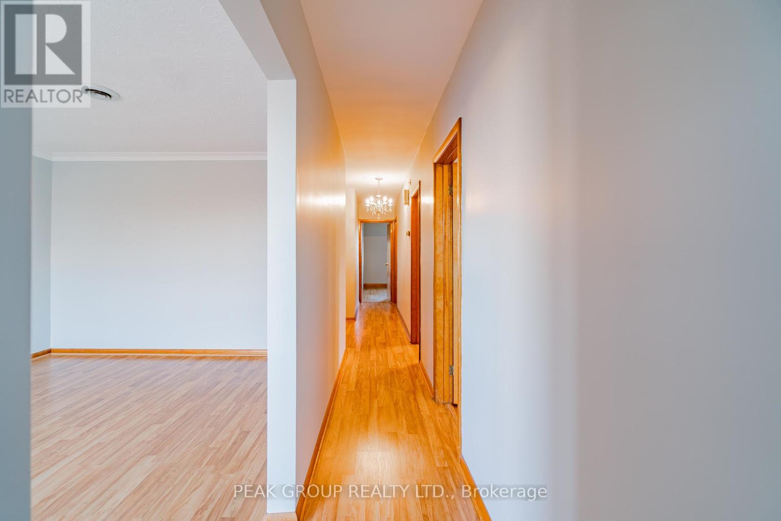 Upper - 248 Bertie Street, Fort Erie, Ontario  L2A 1Z6 - Photo 4 - X12415324