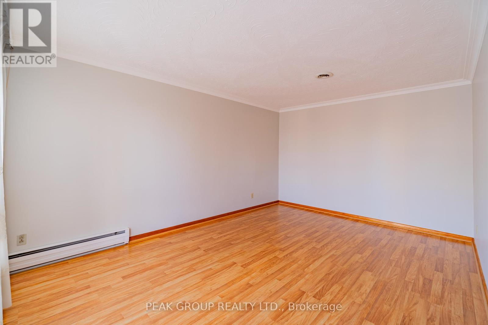 Upper - 248 Bertie Street, Fort Erie, Ontario  L2A 1Z6 - Photo 6 - X12415324