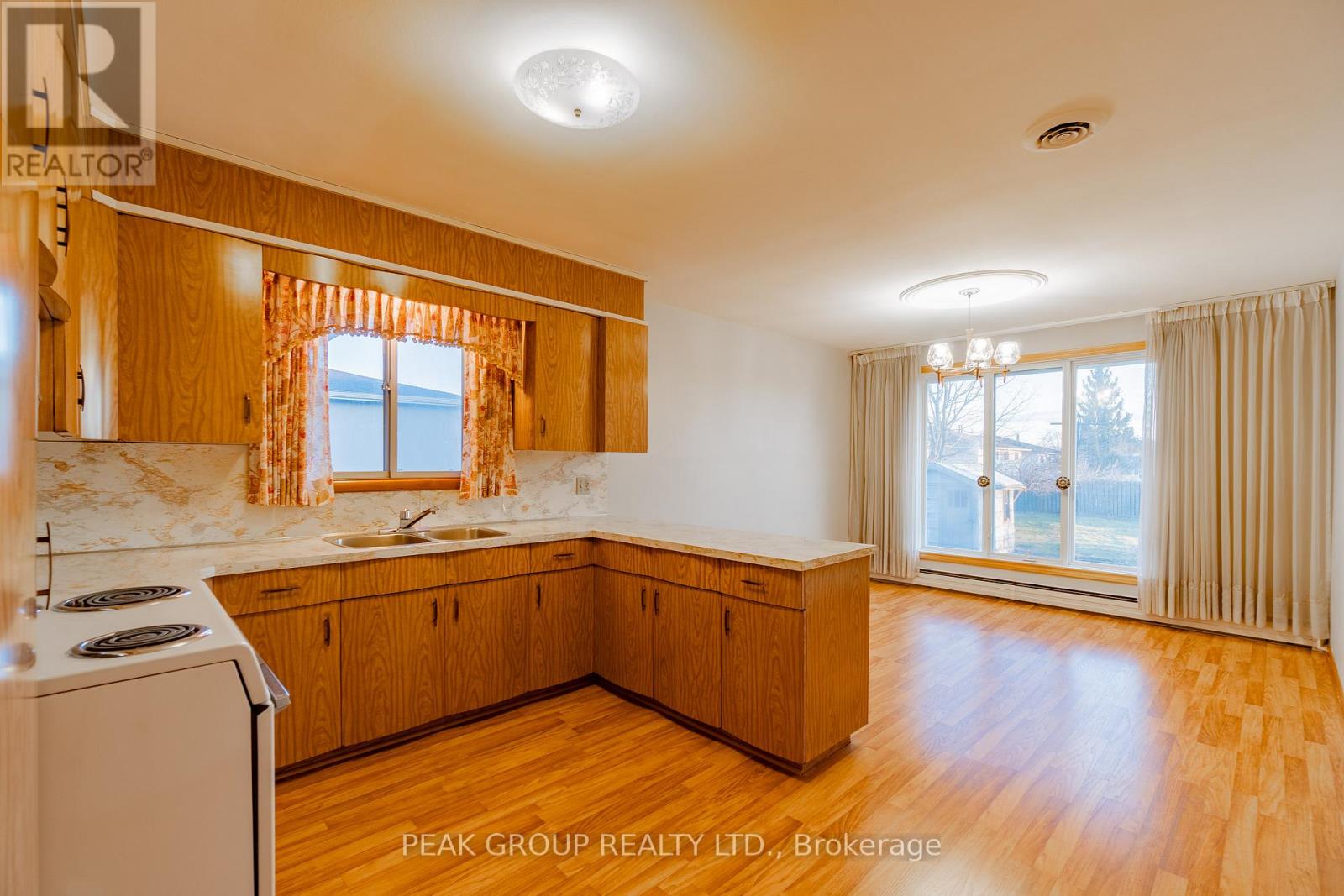 Upper - 248 Bertie Street, Fort Erie, Ontario  L2A 1Z6 - Photo 7 - X12415324