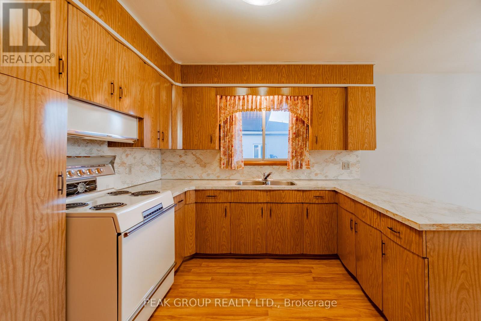 Upper - 248 Bertie Street, Fort Erie, Ontario  L2A 1Z6 - Photo 8 - X12415324