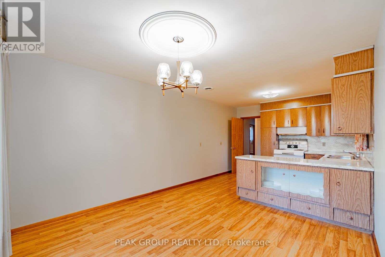 Upper - 248 Bertie Street, Fort Erie, Ontario  L2A 1Z6 - Photo 9 - X12415324