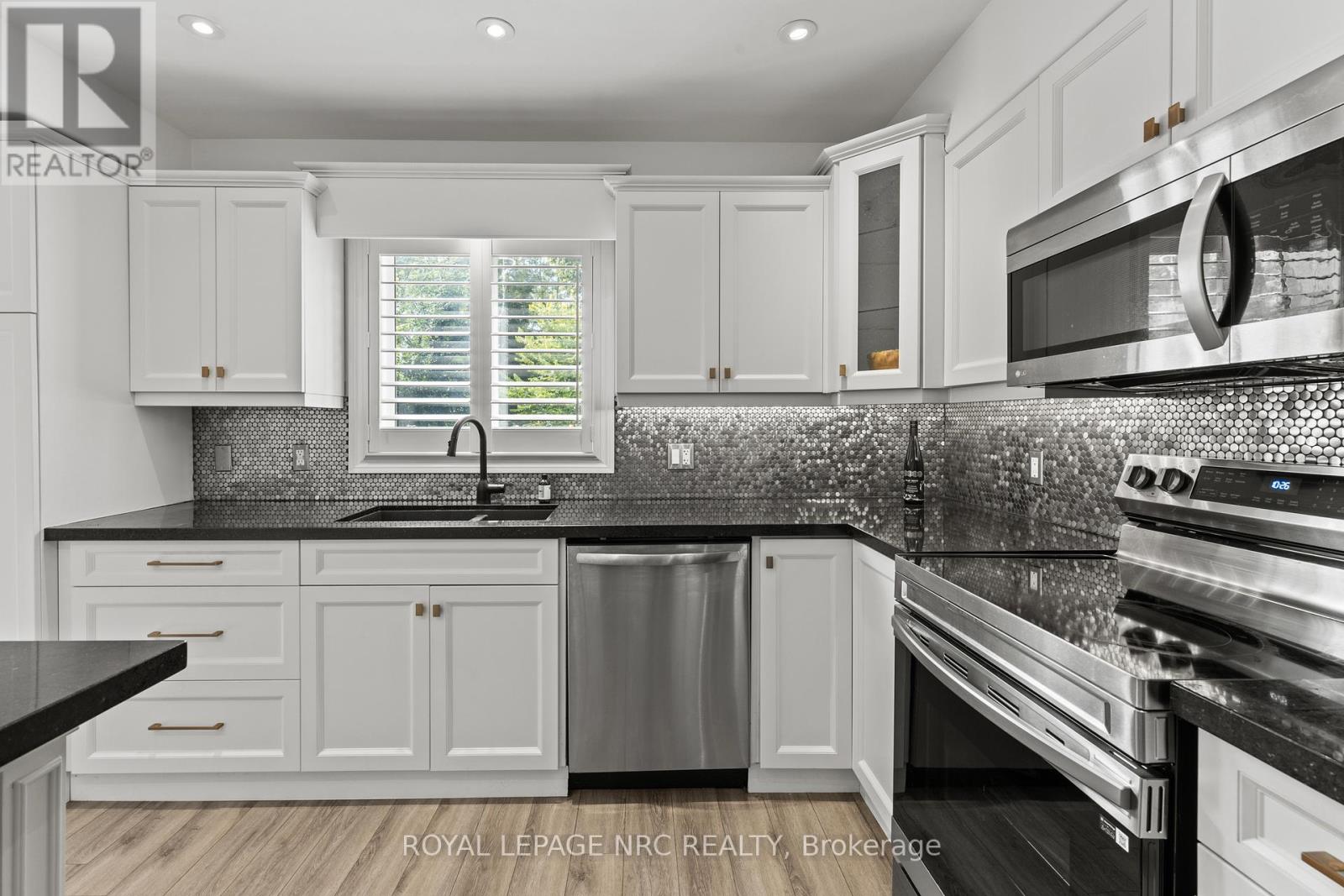 33 Broadway Avenue, St. Catharines, Ontario  L2M 1M3 - Photo 14 - X12415328